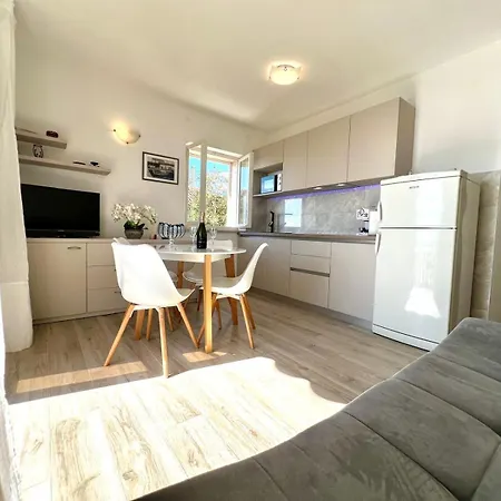 Albatros Apartment Selca (Brac)